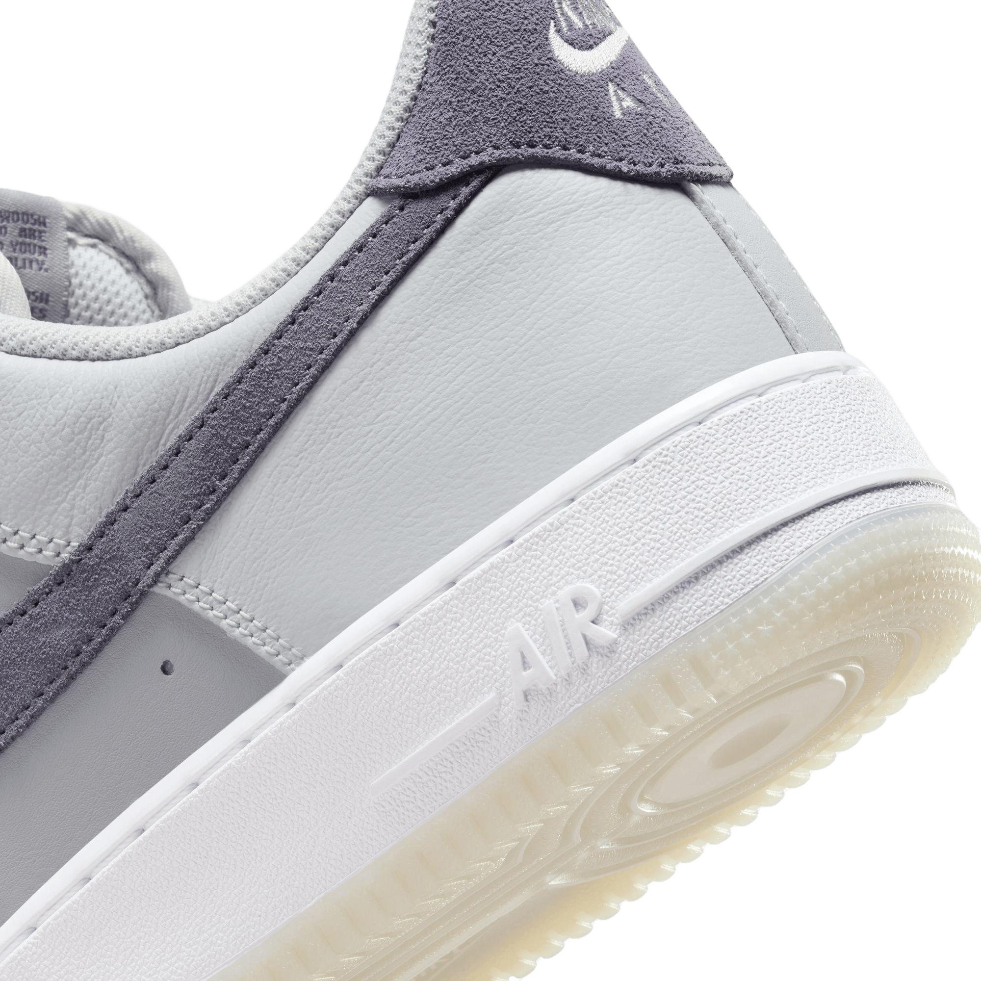 Air Force 1 07 Lv8 Ess+