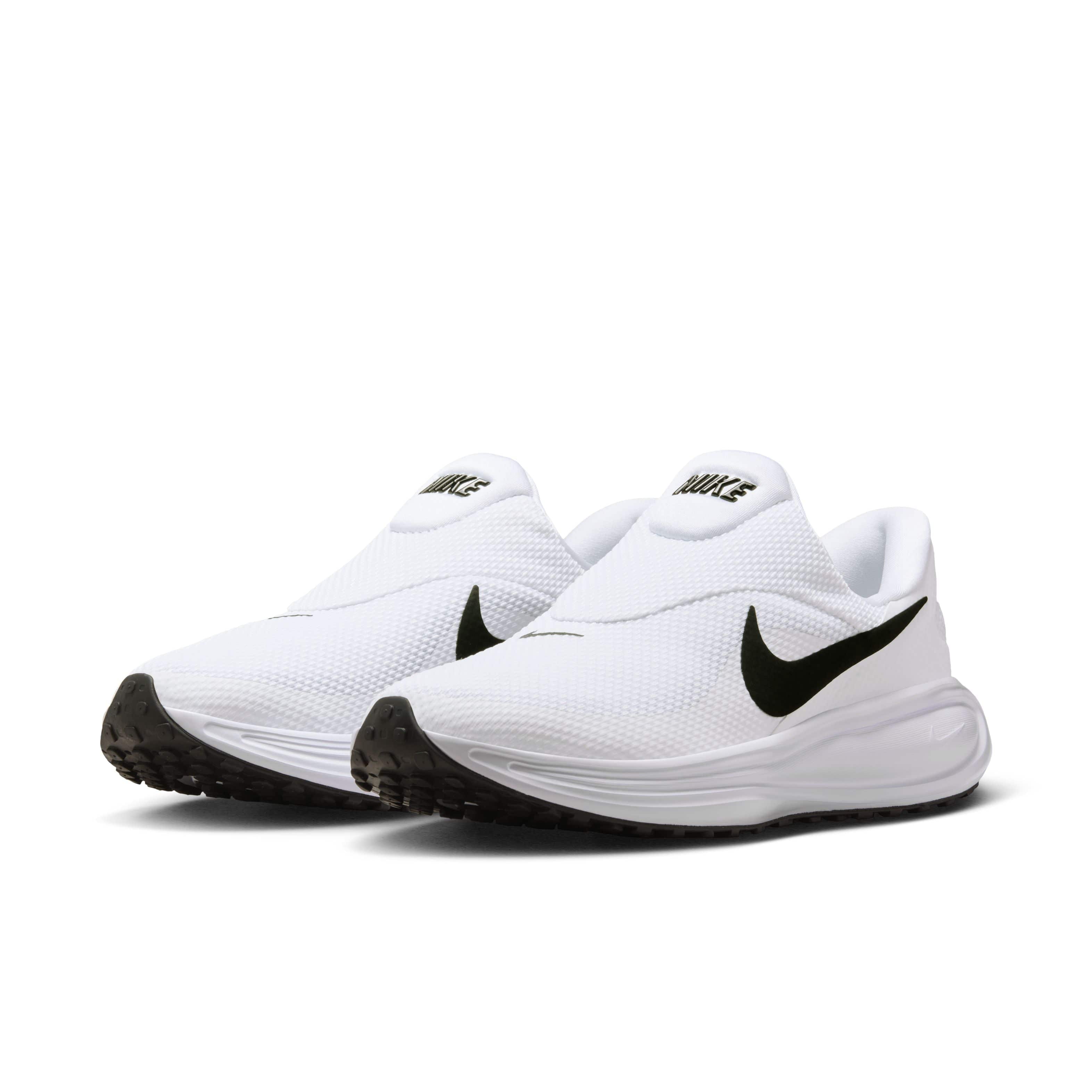 Nike Revolution 8 EasyOn Running Shoes