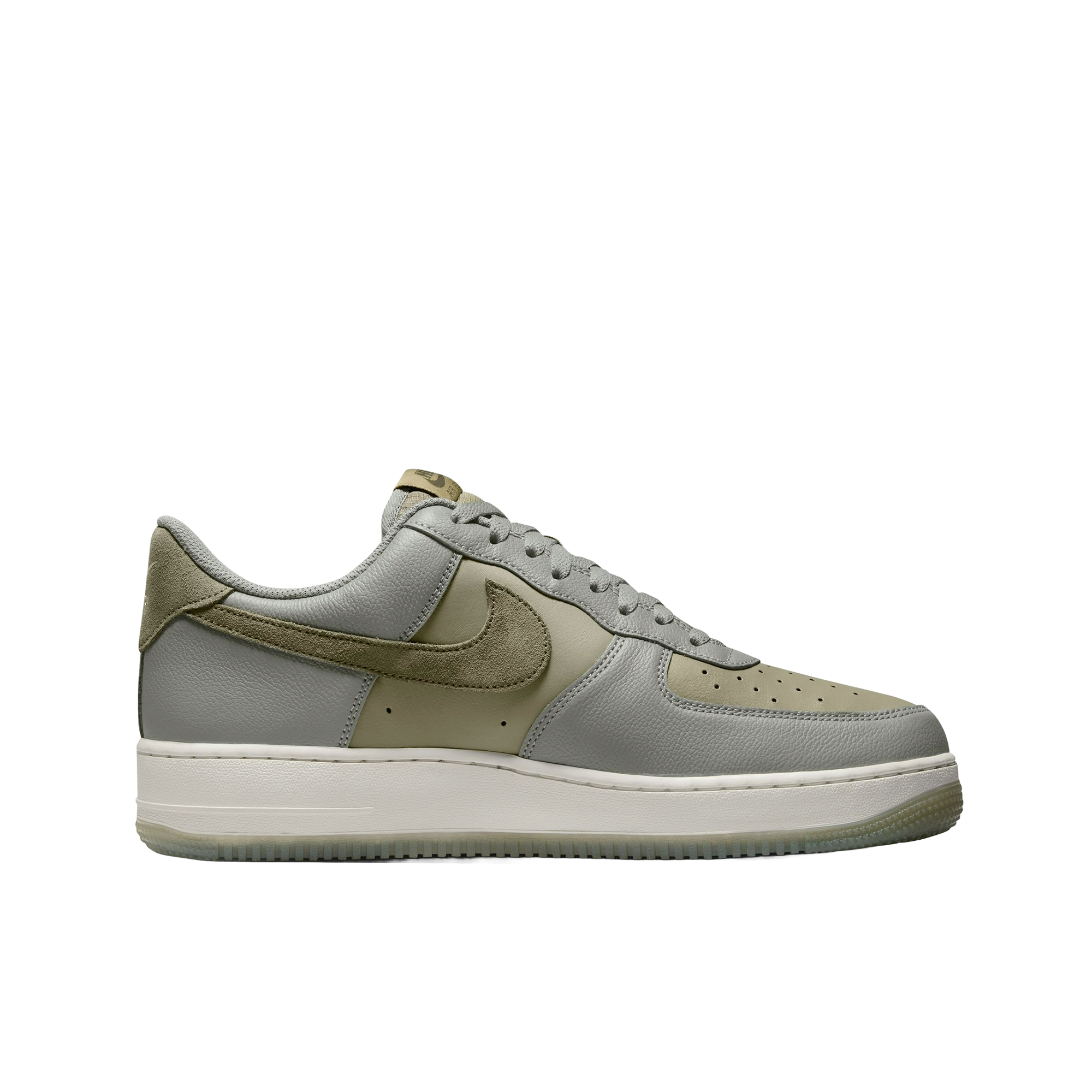 Air Force 1 07 Lv8 Ess+