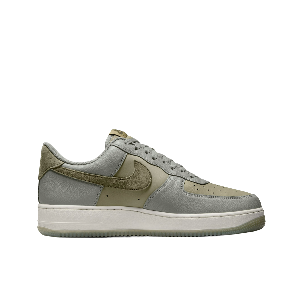 Air Force 1 07 Lv8 Ess+
