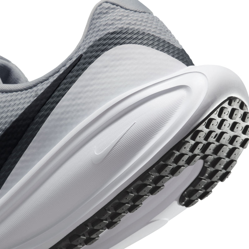 Nike Revolution 8