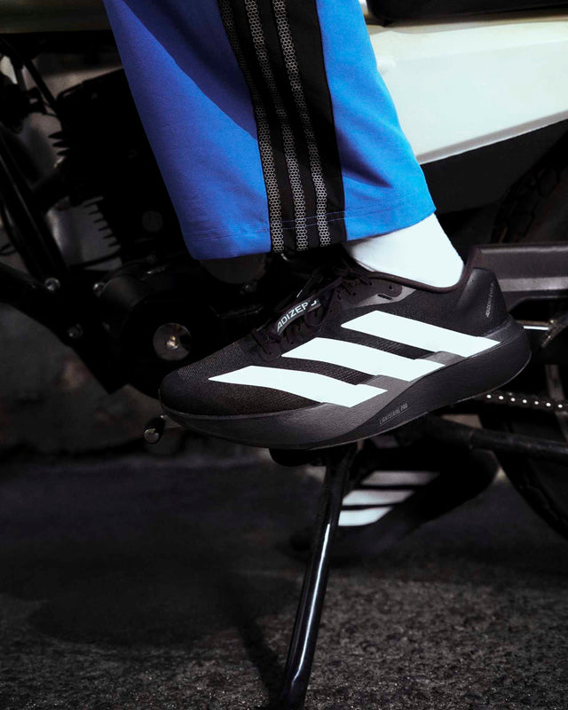 JP7149_17_FOOTWEAR_Photography_HeroMrktng View 4.jpg